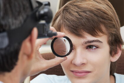 Treating Eye Allergies e1423691567609 العلاج المبكر لالتهاب القزحية يمكن أن يحمي من العمى مجلة نقطة العلمية