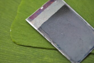 artificial leaf turns sunlight liquid fuel e1424120055741 تحويل ضوء الشمس إلى وقود سائل باستخدام البكتيريا مجلة نقطة العلمية