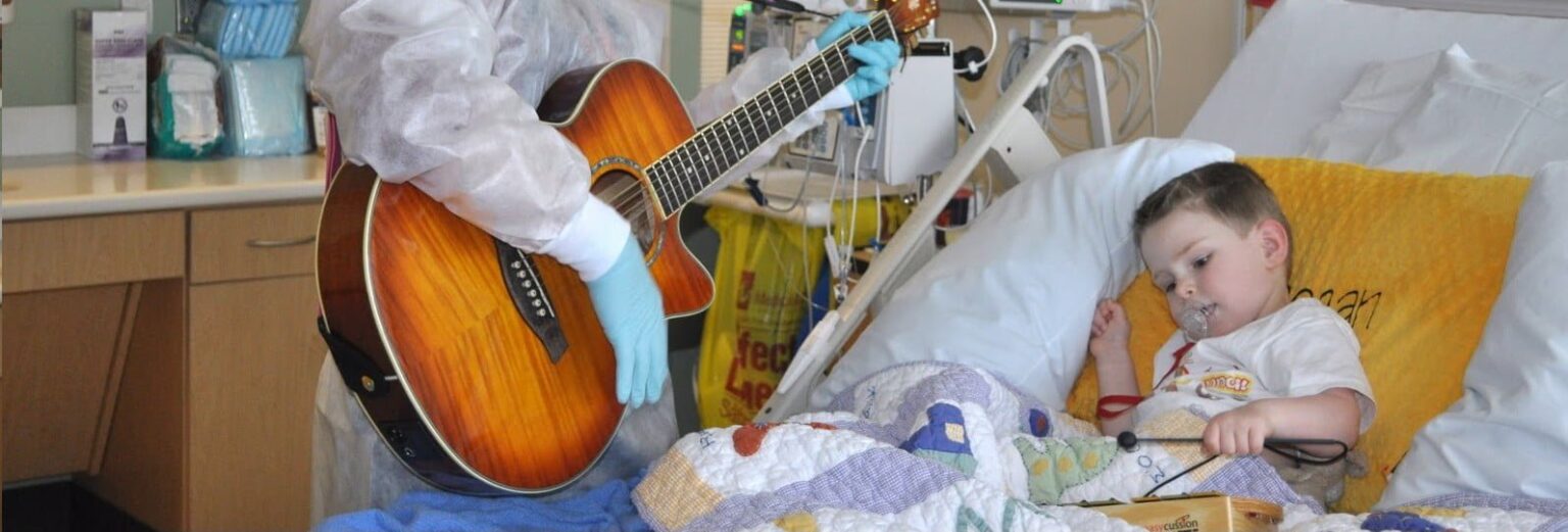 music children e1423337169217 أغاني الأطفال تساعد على تخفيف آلامهم مجلة نقطة العلمية