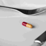 pill dinner slide 7700c4a5505fc9ee8247832da1f9a4cfb939a8dd s1100 c15 e1424121743944 حبة تخدع الأمعاء لتحرق الدهون وتنقص الوزن مجلة نقطة العلمية