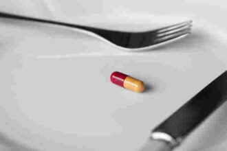 pill dinner slide 7700c4a5505fc9ee8247832da1f9a4cfb939a8dd s1100 c15 e1424121743944 حبة تخدع الأمعاء لتحرق الدهون وتنقص الوزن مجلة نقطة العلمية