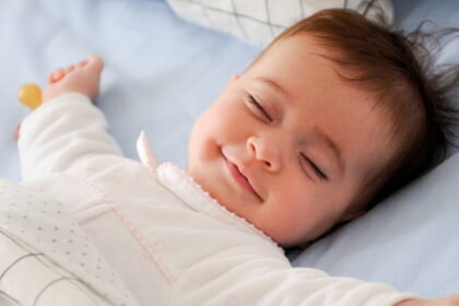 sleepbaby e1423688616599 8 طرق للحصول على ليلة نوم جيدة مجلة نقطة العلمية