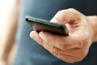 smartphones in canada e1423513772768 أدمغة مستخدمي الهواتف الذكية تشبه أدمغة عازفي الكمان مجلة نقطة العلمية