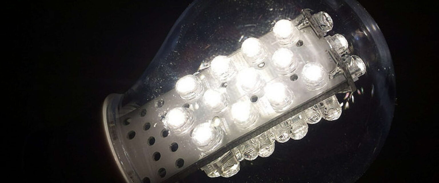 4057044421 19f0495778 z 1 e1430600147399 تصنيع ضوء جديد يمكنه إبقاء الحشرات بعيداً مجلة نقطة العلمية