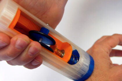 B2 e1432750161580 أداة جديدة لأخذ خزعة من الجلد في خمس دقايق وبدون مخدر مجلة نقطة العلمية