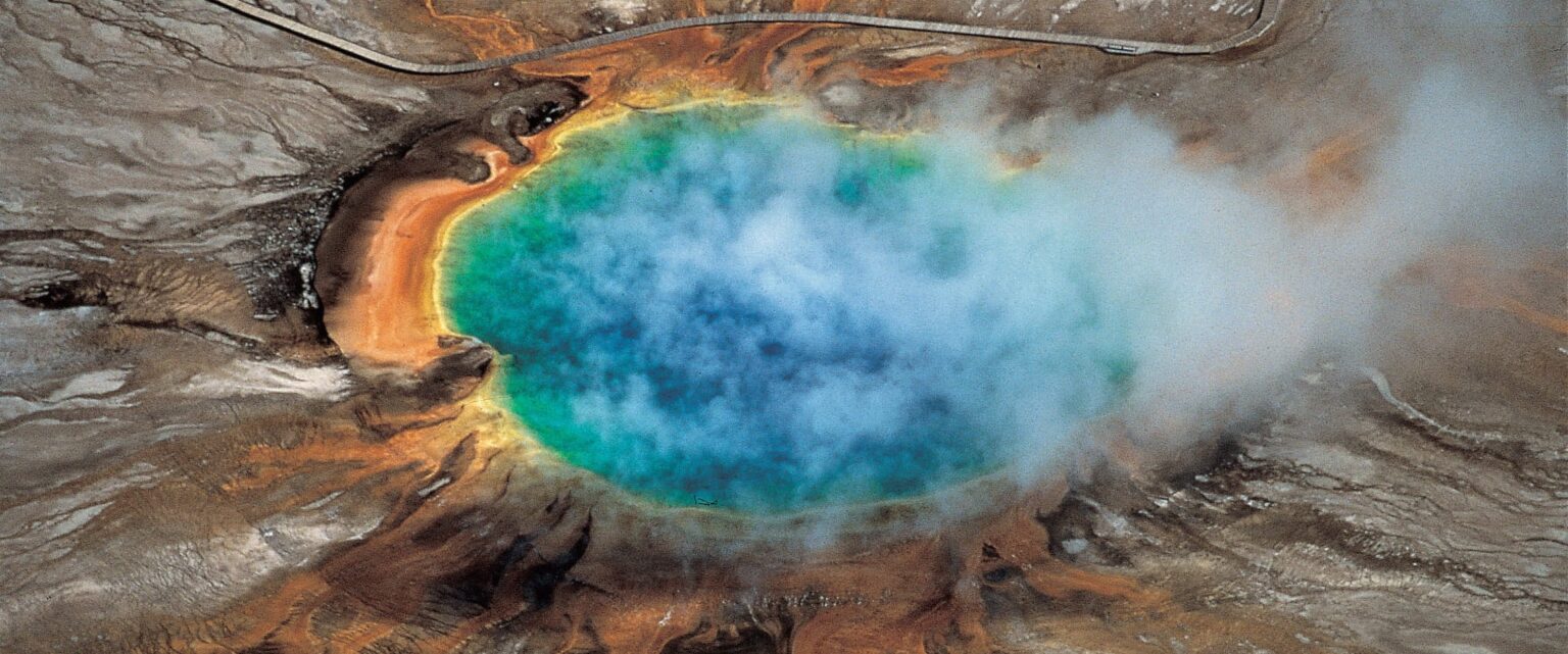 El supervolcan de Yellowstone alberga otra reserva de magma aun mas grande e1431987266602 اكتشاف خزان من الصهارة ضخم تحت أكثر النظم البركانية نشاطاً مجلة نقطة العلمية