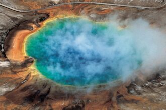 El supervolcan de Yellowstone alberga otra reserva de magma aun mas grande e1431987266602 اكتشاف خزان من الصهارة ضخم تحت أكثر النظم البركانية نشاطاً مجلة نقطة العلمية