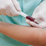 blood test e1432329112648 اختبار جديد للدم قادر على اكتشاف السرطان مجلة نقطة العلمية