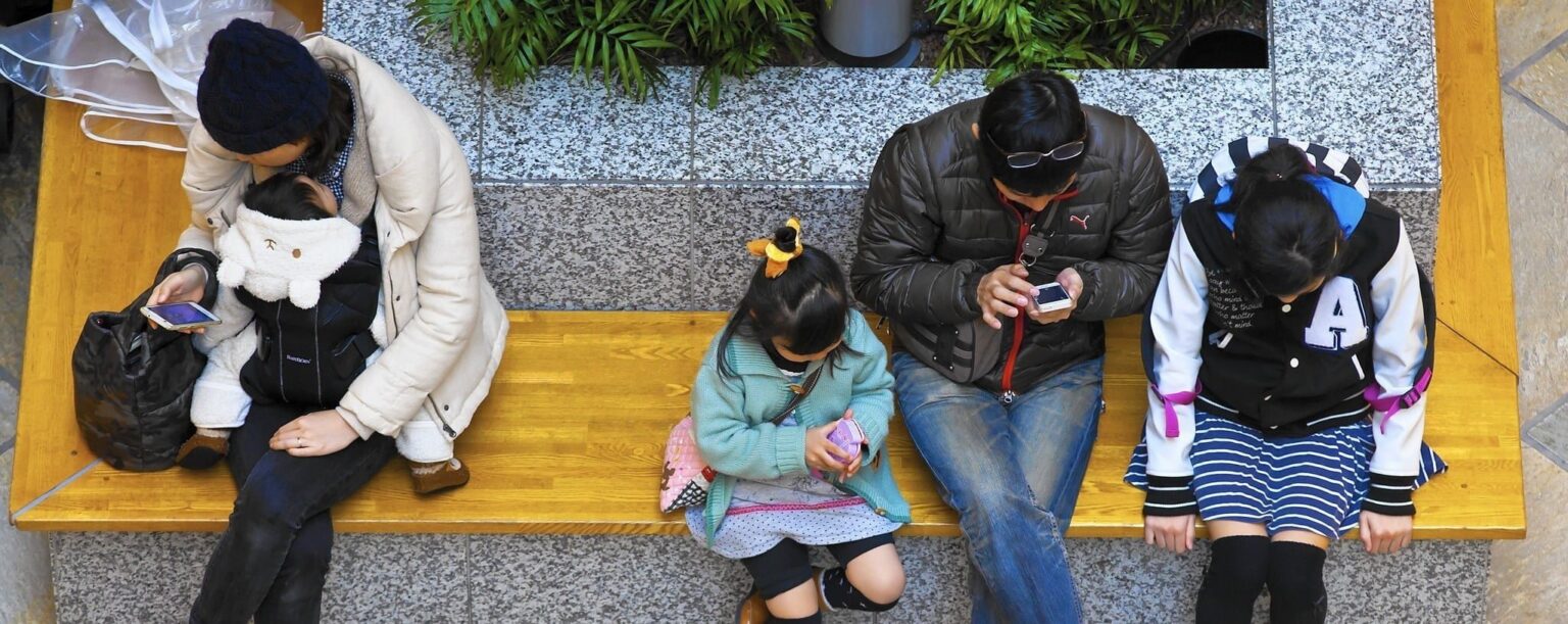 la he unplug 20150425 1 e1430941607790 متى يجب علينا التخلي عن التكنولوجيا مجلة نقطة العلمية