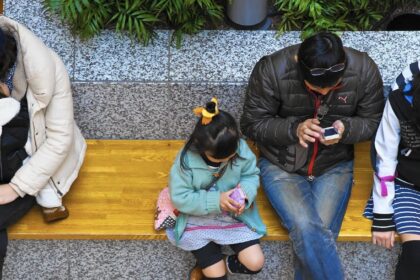 la he unplug 20150425 1 e1430941607790 متى يجب علينا التخلي عن التكنولوجيا مجلة نقطة العلمية