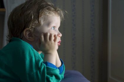 18938 e1433186792655 مشاهدة التلفاز تؤدي إلى حصول السمنة لدى الأطفال مجلة نقطة العلمية