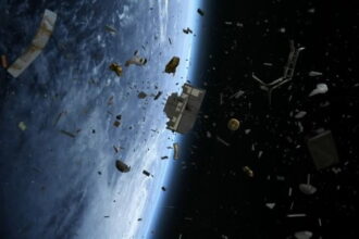 Spacejunk3 e1435593812477 ما هي المشاكل الناتجة عن الحطام الفضائي مجلة نقطة العلمية
