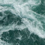 sea water foam 13 20131007 2087017305 e1434455660440 الطاقة الزرقاء: توليد كهرباء من مزج مياه عذبة بمالحة مجلة نقطة العلمية