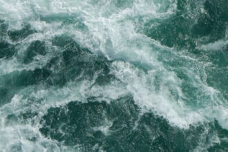 sea water foam 13 20131007 2087017305 e1434455660440 الطاقة الزرقاء: توليد كهرباء من مزج مياه عذبة بمالحة مجلة نقطة العلمية
