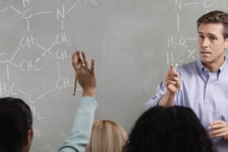 Behave like a teacher e1439974023305 التعليم الناجع والمفيد ليس بالسهولة التي نتصورها مجلة نقطة العلمية
