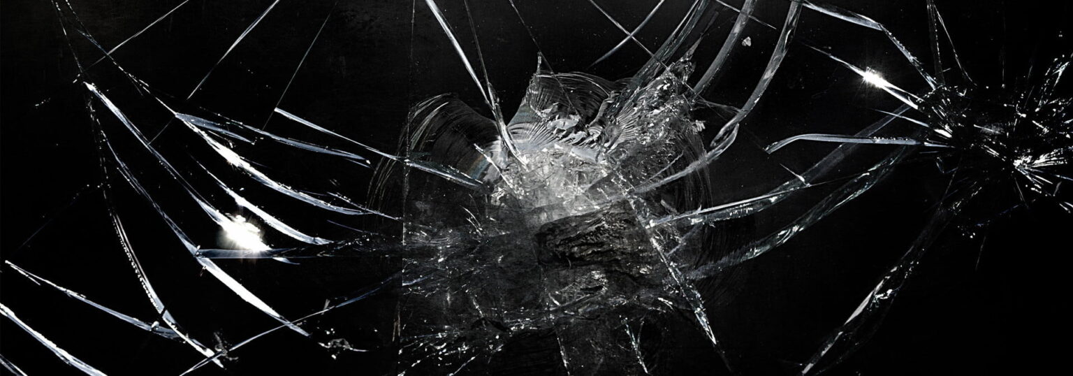 Cracked Screen e1438952935644 الحرب ضد انكسار شاشة الهاتف: شاشة تصلح نفسها قريباً مجلة نقطة العلمية