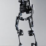 Robotic Exoskeleton e1439188327576 هيكل روبوتي يرتديه العمال العجائز لحمل الأشياء الثقيلة مجلة نقطة العلمية