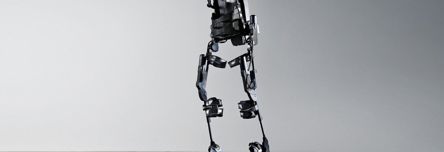 Robotic Exoskeleton e1439188327576 هيكل روبوتي يرتديه العمال العجائز لحمل الأشياء الثقيلة مجلة نقطة العلمية