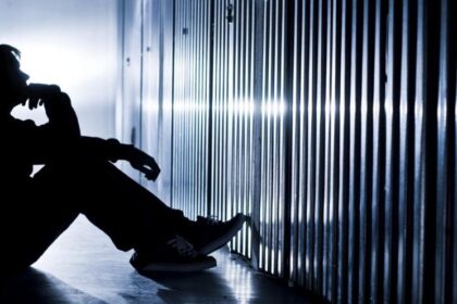 depression e1439448744631 إكتشاف الإكتئاب عن طريق إختبار البول سينقذ حياتنا مجلة نقطة العلمية