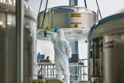 p02zn2yk e1440659574261 بالصور: نظرة من داخل المصنع على أكبر تلسكوب فضائي في العالم مجلة نقطة العلمية