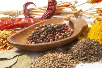 spices 2 e1455698899225 10 أعشاب وتوابل تساعد على إنقاص الوزن مجلة نقطة العلمية