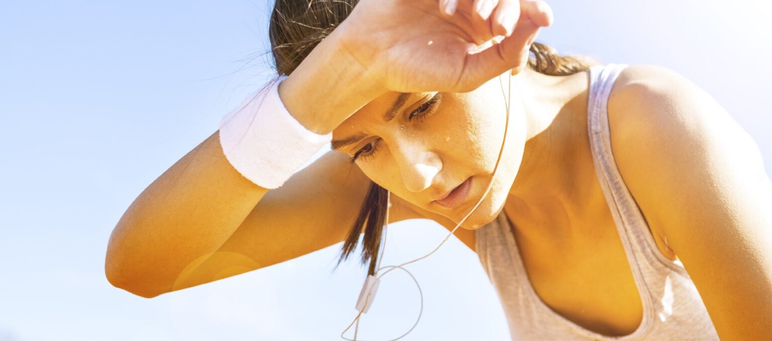 sweating 1 2716 1810 90 e1439662305300 رائحة عرقك تكشف الكثير عن شخصيتك ومشاعرك مجلة نقطة العلمية