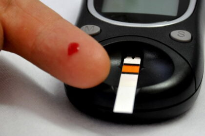 Diabetestest web 1024 طفل في الحادية عشرة يبتكر جهازاً يخزن شرائح قياس السكر بأمان مجلة نقطة العلمية