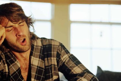 o SLEEP DEPRIVATION EFFECTS facebook كيف يخفف الحرمان من النوم اكتئابك أكثر من الأدوية؟ مجلة نقطة العلمية