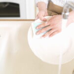 o WASHING DISHES facebook غسل الأطباق يمكن أن يساعد في تصفية الأذهان مجلة نقطة العلمية