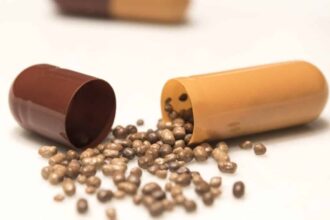 placebo capsule chocolate e1460884171975 لماذا تزداد قوة تأثير البلاسيبو مجلة نقطة العلمية