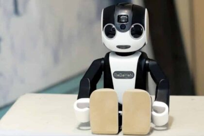 xxl robohon 1200 80 e1460883863210 روبوهون: هاتف ذكي وإنسان آلي في نفس الوقت مجلة نقطة العلمية