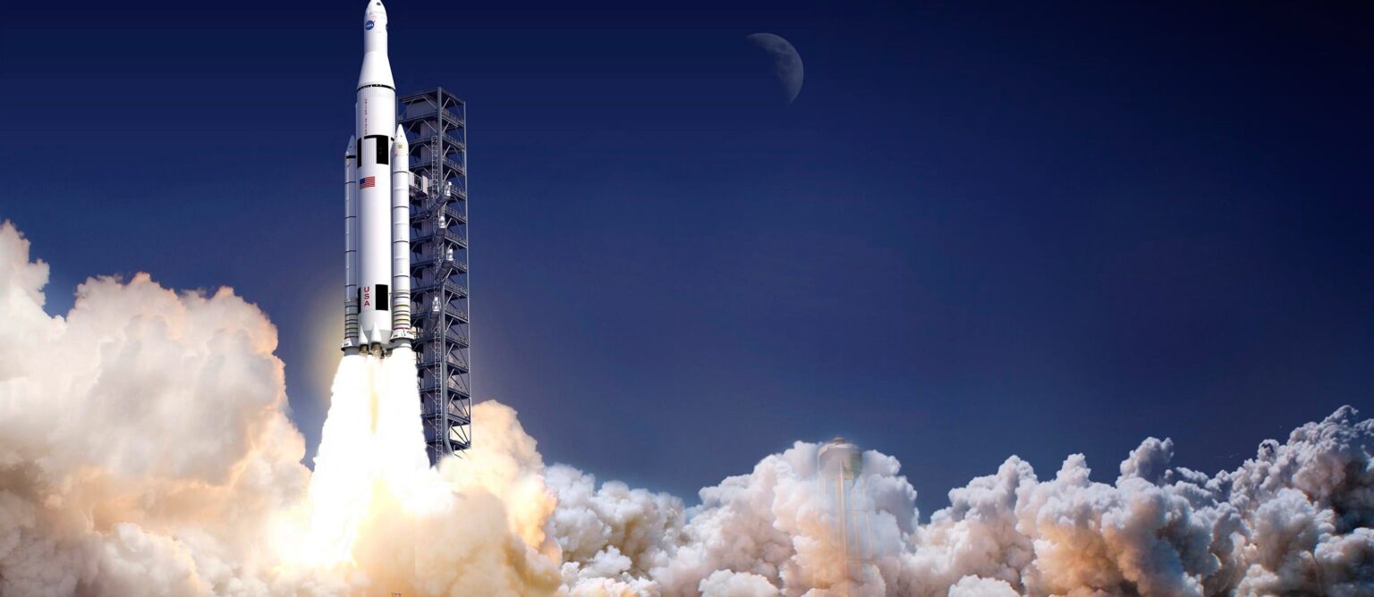 SLS Orion Launch NASA e1451160123669 أعظم إنجازات ناسا خلال عام  2015 مجلة نقطة العلمية