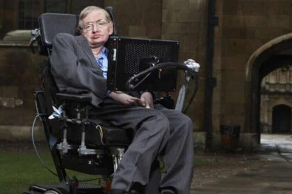 stephen hawking voice technology e1521010436887 ماذا الذي يجب أن تعرفه عن ستيفن هوكينغ في يوم وفاته؟ مجلة نقطة العلمية