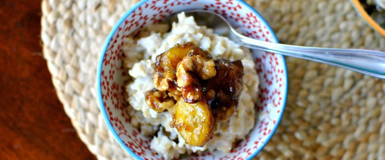 bananas foster oatmeal 011 e1537082869868 عشرة أطعمة غنية بالألياف يحبها طفلك وتجنبه الإمساك ومشاكل المعدة مجلة نقطة العلمية