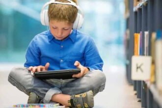 children screens 3 e1542831138701 الآباء يكافحون للتعامل مع عادات أطفالهم "التقنية" مجلة نقطة العلمية