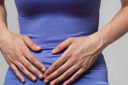 01 7 treatments for cramps e1543928667907 10 طرق لتخفيف تقلصات الدورة الشهرية مجلة نقطة العلمية