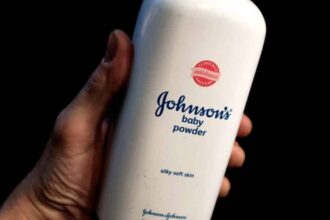 104666459 RTX2P3E3 baby powder.1910x1000 e1544951533177 قرار قضائي: بودرة جونسون آند جونسون للأطفال تحتوي على مادة مسرطنة! مجلة نقطة العلمية