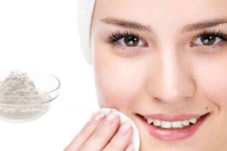 How to remove tan with baking soda e1543831337767 المزيد من الاستخدامات الصحية والجمالية للبيكنج صودا مجلة نقطة العلمية