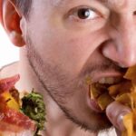 ultimate guide healthy weight loss binge eating e1546243586265 6 طرق بسيطة لوقف الإفراط في تناول الطعام مجلة نقطة العلمية