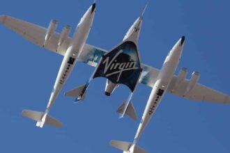 virgin galactic successfully tested its rocket powered spacecraft today for the first time since 2014 e1544950568630 طائرة " فيرجن جالاكتيك " تعبر الفضاء في رحلة اختبار تاريخية مجلة نقطة العلمية