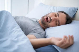 gettyimages 1338075303 هل استيقظت من قبل مع ذراع ميت أو مشلول؟ اليك ما يحدث مجلة نقطة العلمية