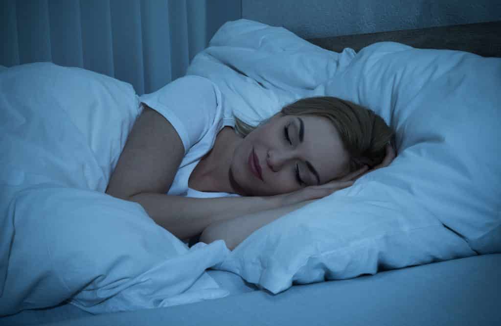 How To Sleep Better While Travelling مجلة نقطة العلمية