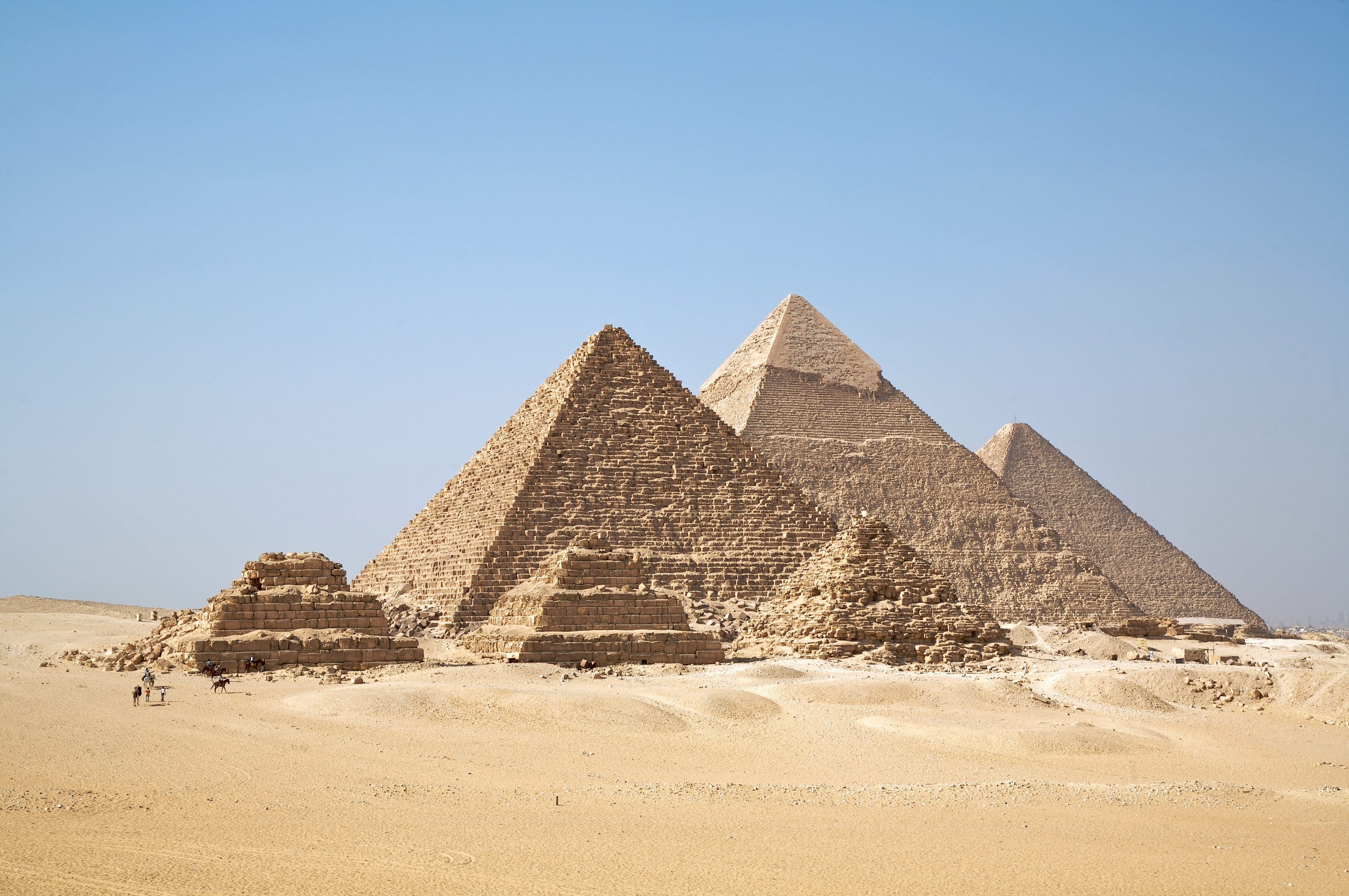 All Gizah Pyramids Scaled مجلة نقطة العلمية