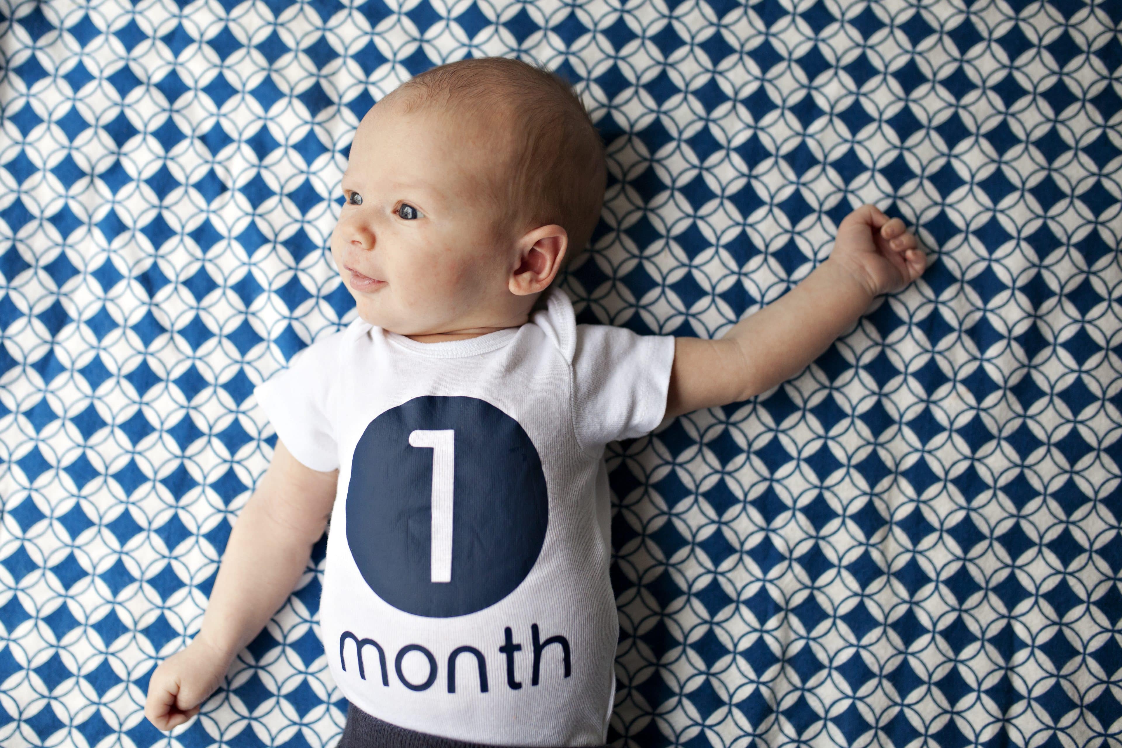 Baby Boy Wearing A One Month Old Shirt Lying On A Awp9D6J Scaled مجلة نقطة العلمية