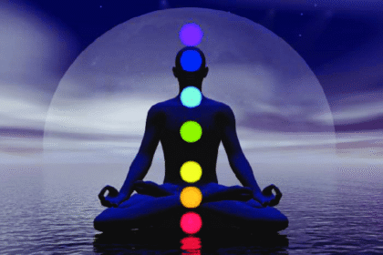 Figure representing stimulation of chakras in the body through yoga ماذا نأكل لكل من الشاكرات الـ 7..نصائح من طاهية مشهورة وخبيرة ريكي مجلة نقطة العلمية