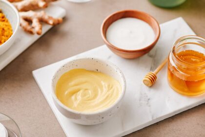 turmeric for the skin 6 benefits diy cautions more الكركم للبشرة..6 فوائد وتحذيرات وطرق الاستخدام مجلة نقطة العلمية