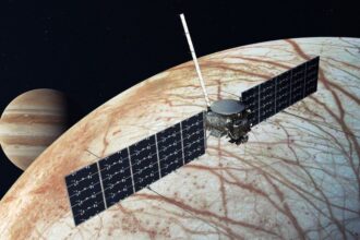 116915896 216 europaclipper poster 08 2020 002 2 "يوروبا كليبر": مهمة ناسا لدراسة قمر كوكب المشتري تحصل على تاريخ الإطلاق مجلة نقطة العلمية