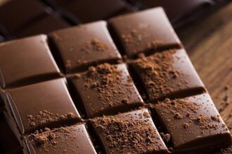 36593194 9265265 Dark chocolate pictured is a source of flavan 3 ols compounds wh a 75 1613474144730 هل يمكن لتناول الشكولاتة أن يعزز ذاكرتك؟ مجلة نقطة العلمية