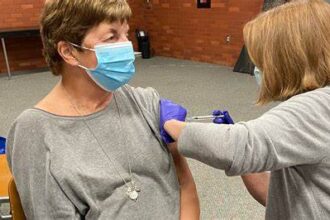 OIP هل من الآمن الحصول على نوع من لقاح كوفيد19 الآن ونوع آخرلاحقًا؟ مجلة نقطة العلمية