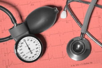 ezgif 2 42238fa3eb46 أمراض القلب: 6 علامات خفية لكنها خطيرة تدل على أن لديك مشكلة في القلب مجلة نقطة العلمية